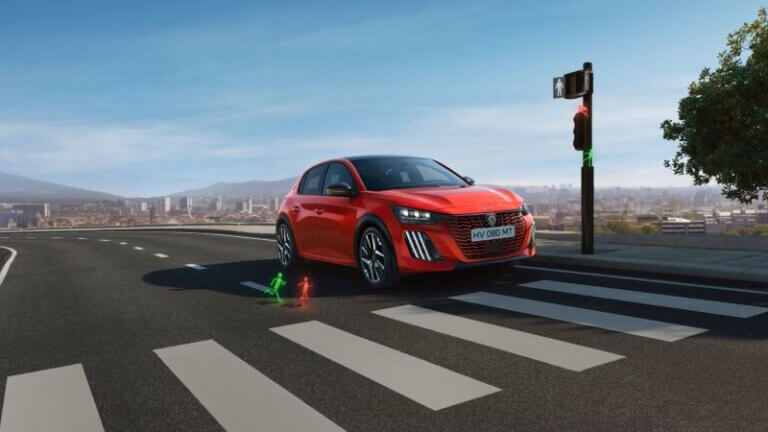 PEUGEOT 208