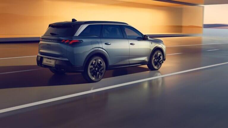 PEUGEOT 5008 Hybrid
